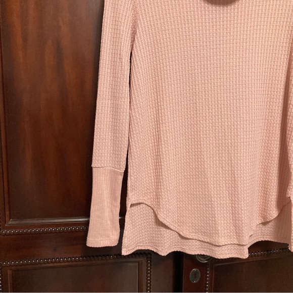Women’s Ultra Flirt Light Pink Waffle Knit Cowl Neck Sweater Size Small - Picture 4 of 7